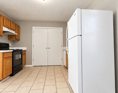 209 E Wilson Street - Photo Thumbnail 3