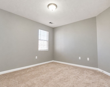 209 E Wilson Street - Photo Thumbnail 8