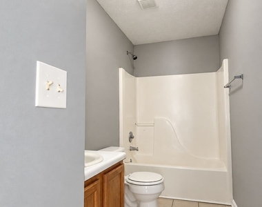 209 E Wilson Street - Photo Thumbnail 7
