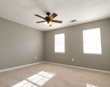 209 E Wilson Street - Photo Thumbnail 6