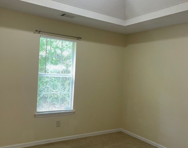 206 Goldleaf Drive - Photo Thumbnail 12