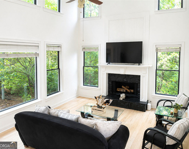 369 Hillside Drive - Photo Thumbnail 4