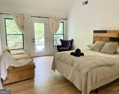 369 Hillside Drive - Photo Thumbnail 7