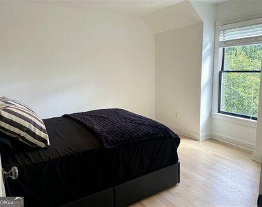 369 Hillside Drive - Photo Thumbnail 10