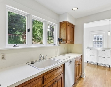 147 Glen Ave - Photo Thumbnail 13