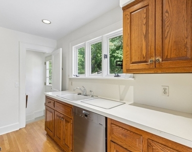 147 Glen Ave - Photo Thumbnail 16