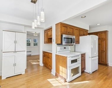147 Glen Ave - Photo Thumbnail 17