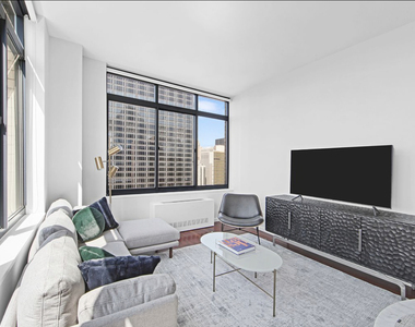 West 48th Street - Photo Thumbnail 3