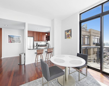 West 48th Street - Photo Thumbnail 5