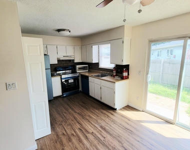 14 Primrose Lane - Photo Thumbnail 3