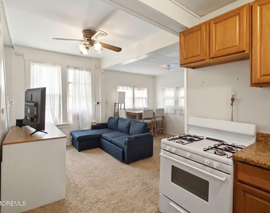 275 Laurence Parkway - Photo Thumbnail 4