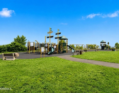 275 Laurence Parkway - Photo Thumbnail 9