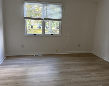 1904 Meadow Road - Photo Thumbnail 8