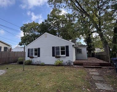 1904 Meadow Road - Photo Thumbnail 3
