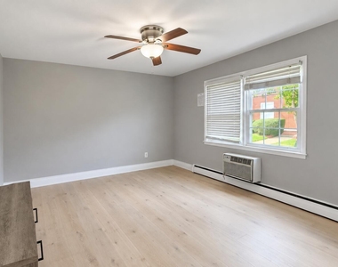 364 Westwood Avenue - Photo Thumbnail 11