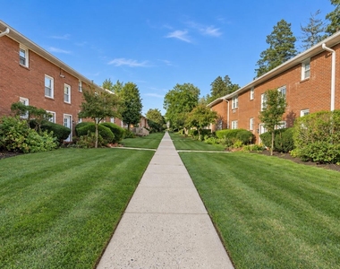 364 Westwood Avenue - Photo Thumbnail 4
