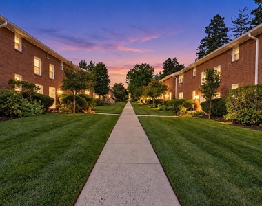 364 Westwood Avenue - Photo Thumbnail 5