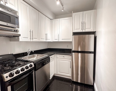 East 83 Street - Photo Thumbnail 3
