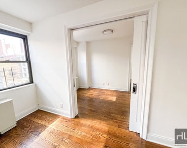 East 89th Street - Photo Thumbnail 3