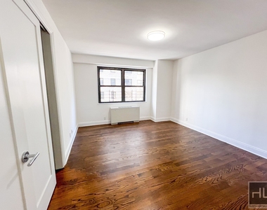 East 89th Street - Photo Thumbnail 4
