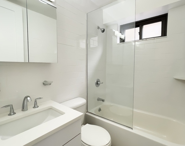 East 89th Street - Photo Thumbnail 4