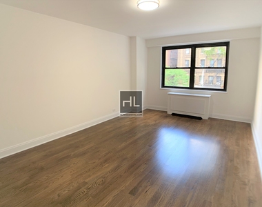 E 16 St - Photo Thumbnail 3