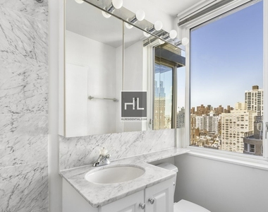East 80th Street - Photo Thumbnail 3