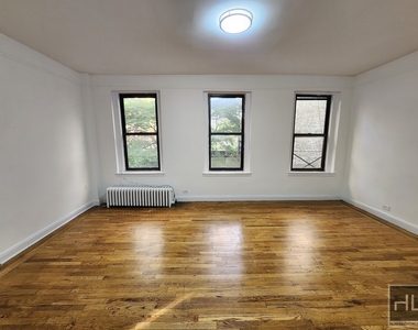 E 58th St - Photo Thumbnail 3