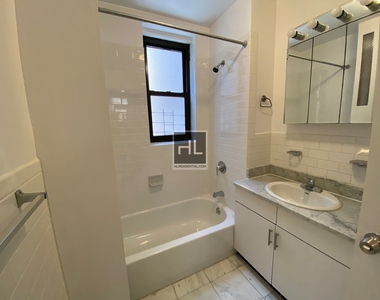 West 55 Street - Photo Thumbnail 4