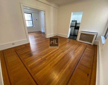 West 55 Street - Photo Thumbnail 3
