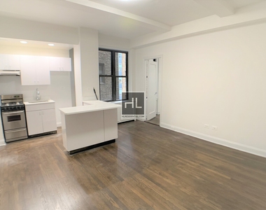 East 46 Street - Photo Thumbnail 1