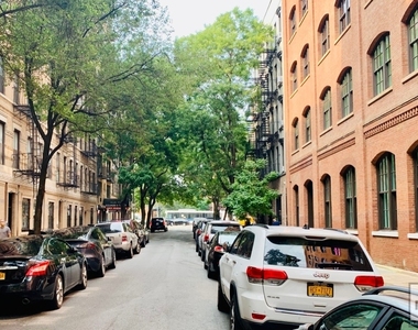 Mott Street - Photo Thumbnail 4