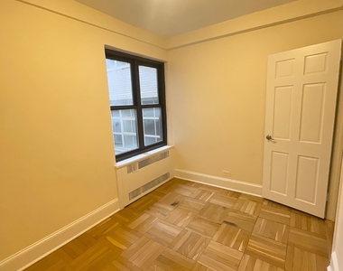 East 56 Street - Photo Thumbnail 8