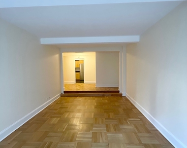 East 56 Street - Photo Thumbnail 2