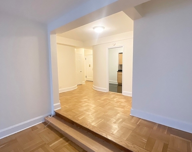 East 56 Street - Photo Thumbnail 10
