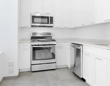 West 87th Street - Photo Thumbnail 1