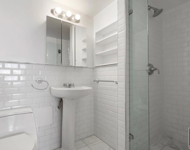 East 51st Street - Photo Thumbnail 4