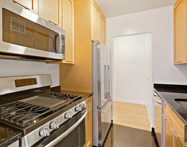 West 87th Street - Photo Thumbnail 3