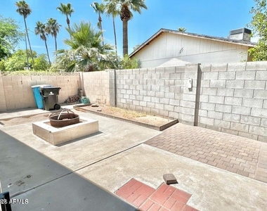 15601 N 51st Place - Photo Thumbnail 18