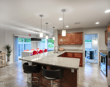 15601 N 51st Place - Photo Thumbnail 15