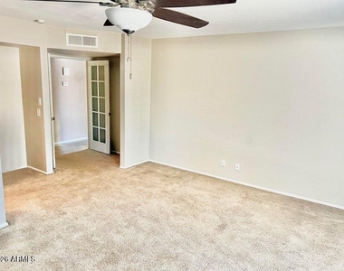 15601 N 51st Place - Photo Thumbnail 4
