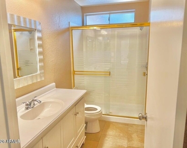 15601 N 51st Place - Photo Thumbnail 24