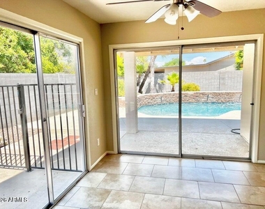 15601 N 51st Place - Photo Thumbnail 16