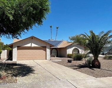 15601 N 51st Place - Photo Thumbnail 1