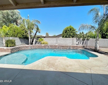 15601 N 51st Place - Photo Thumbnail 20