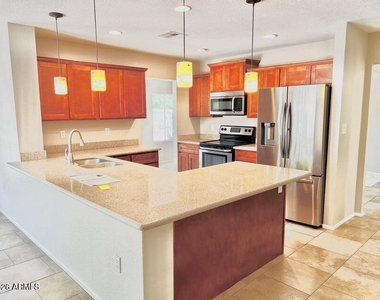 15601 N 51st Place - Photo Thumbnail 8