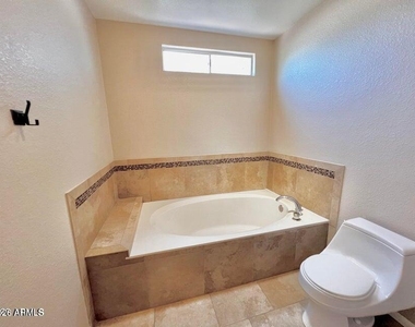 15601 N 51st Place - Photo Thumbnail 31