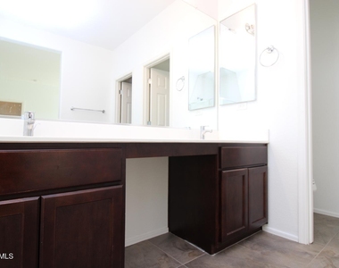 9134 S Roberts Road - Photo Thumbnail 7
