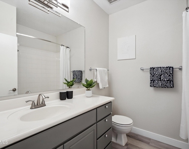 9600 N 96 Th Street - Photo Thumbnail 19