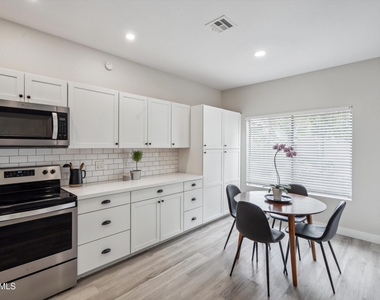 9600 N 96 Th Street - Photo Thumbnail 4